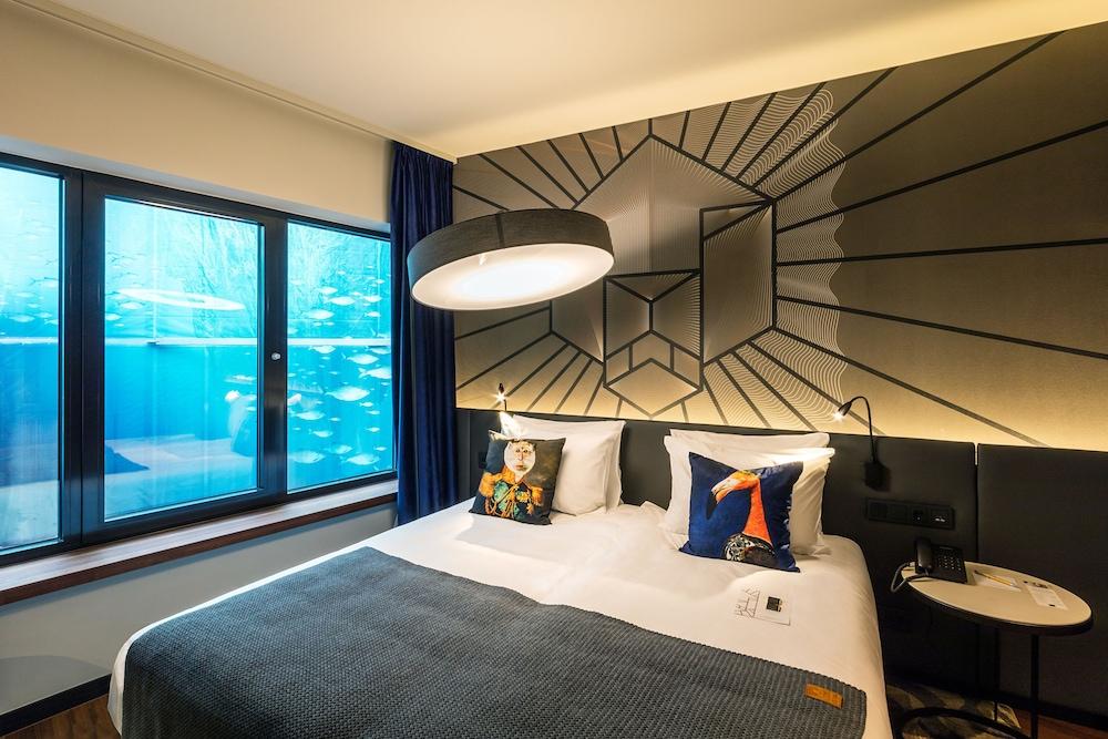 Hotel Clark Budapest - Adults Only Bagian luar foto A room at the hotel