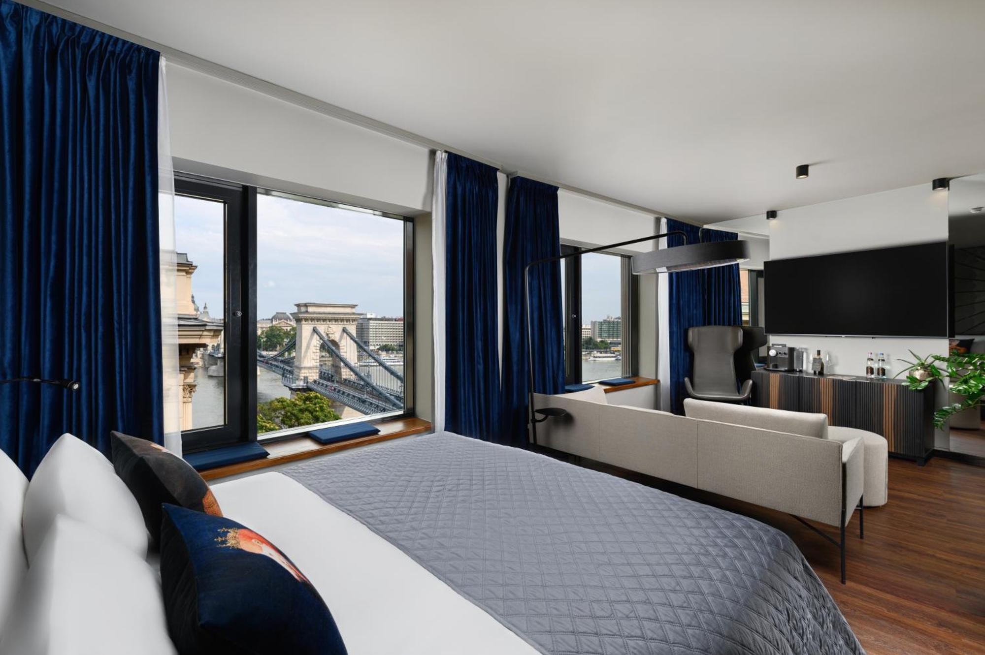 Hotel Clark Budapest - Adults Only Bagian luar foto A room at the hotel