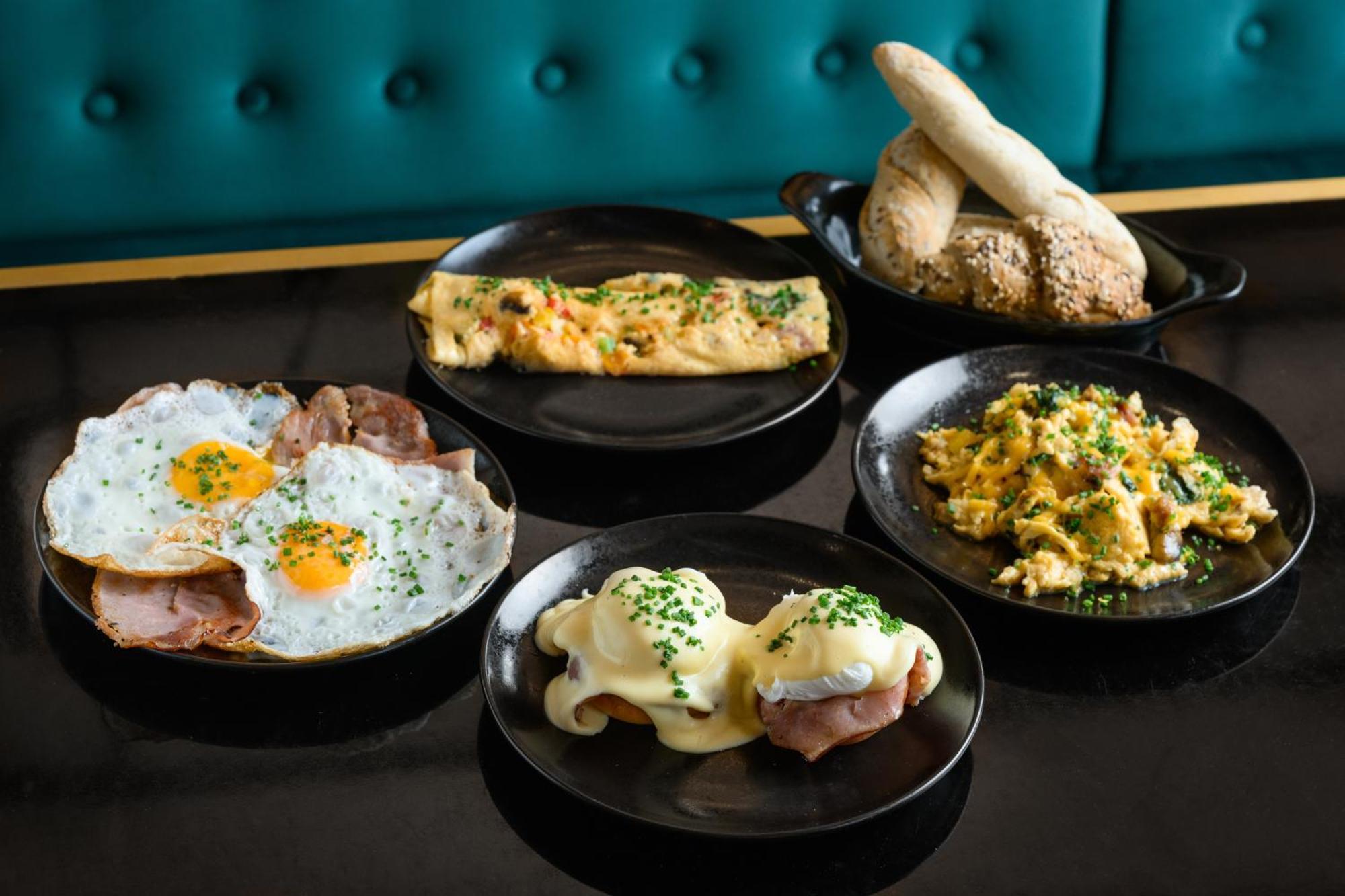 Hotel Clark Budapest - Adults Only Bagian luar foto Breakfast at the restaurant
