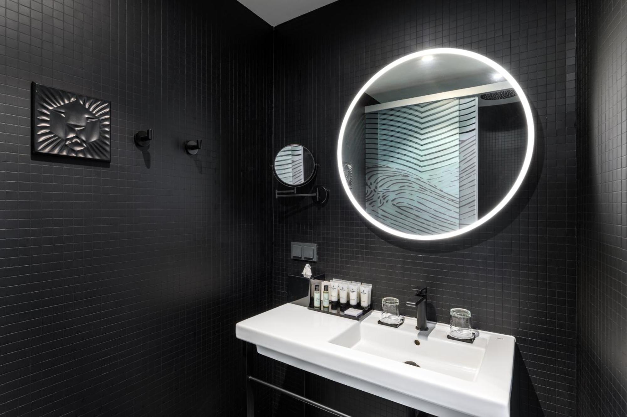 Hotel Clark Budapest - Adults Only Bagian luar foto Bathroom