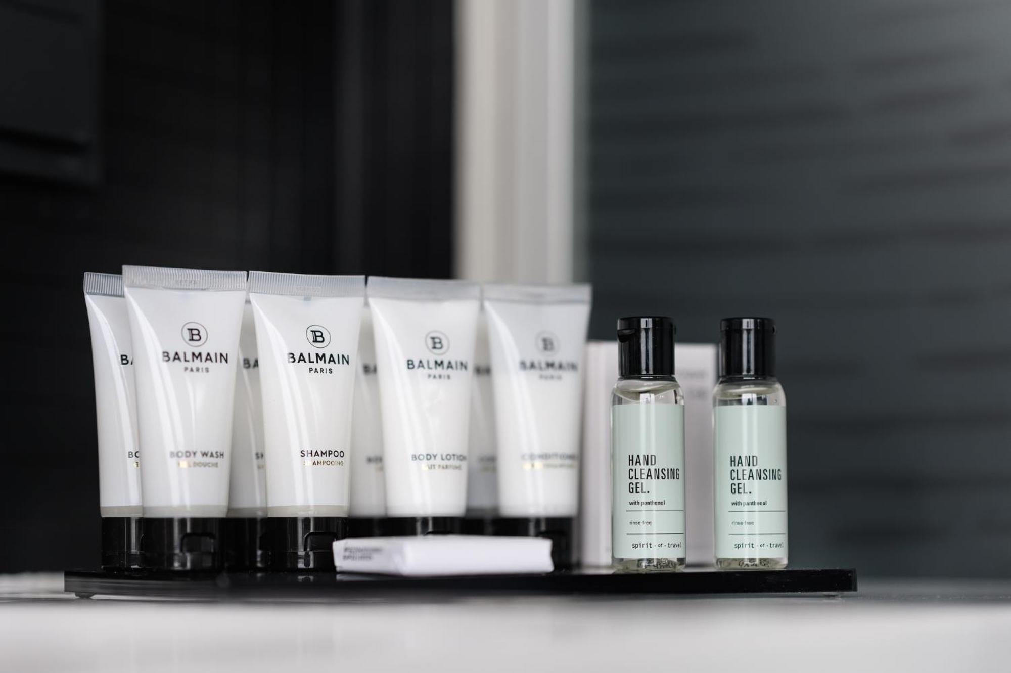 Hotel Clark Budapest - Adults Only Bagian luar foto Balmain Paris amenities