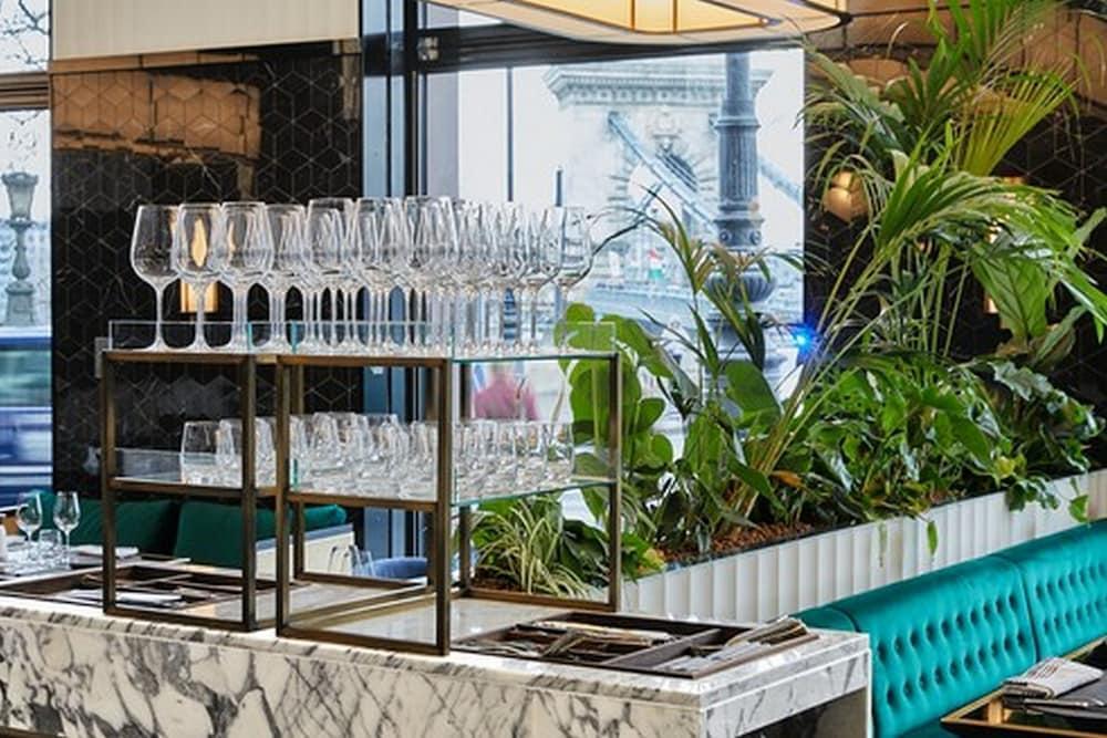 Hotel Clark Budapest - Adults Only Bagian luar foto Interior of the restaurant